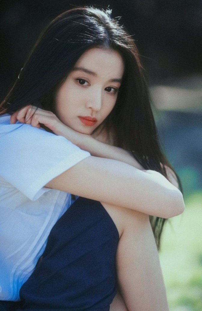 王楚然朦胧感花间大片释出 氛围感美女上线